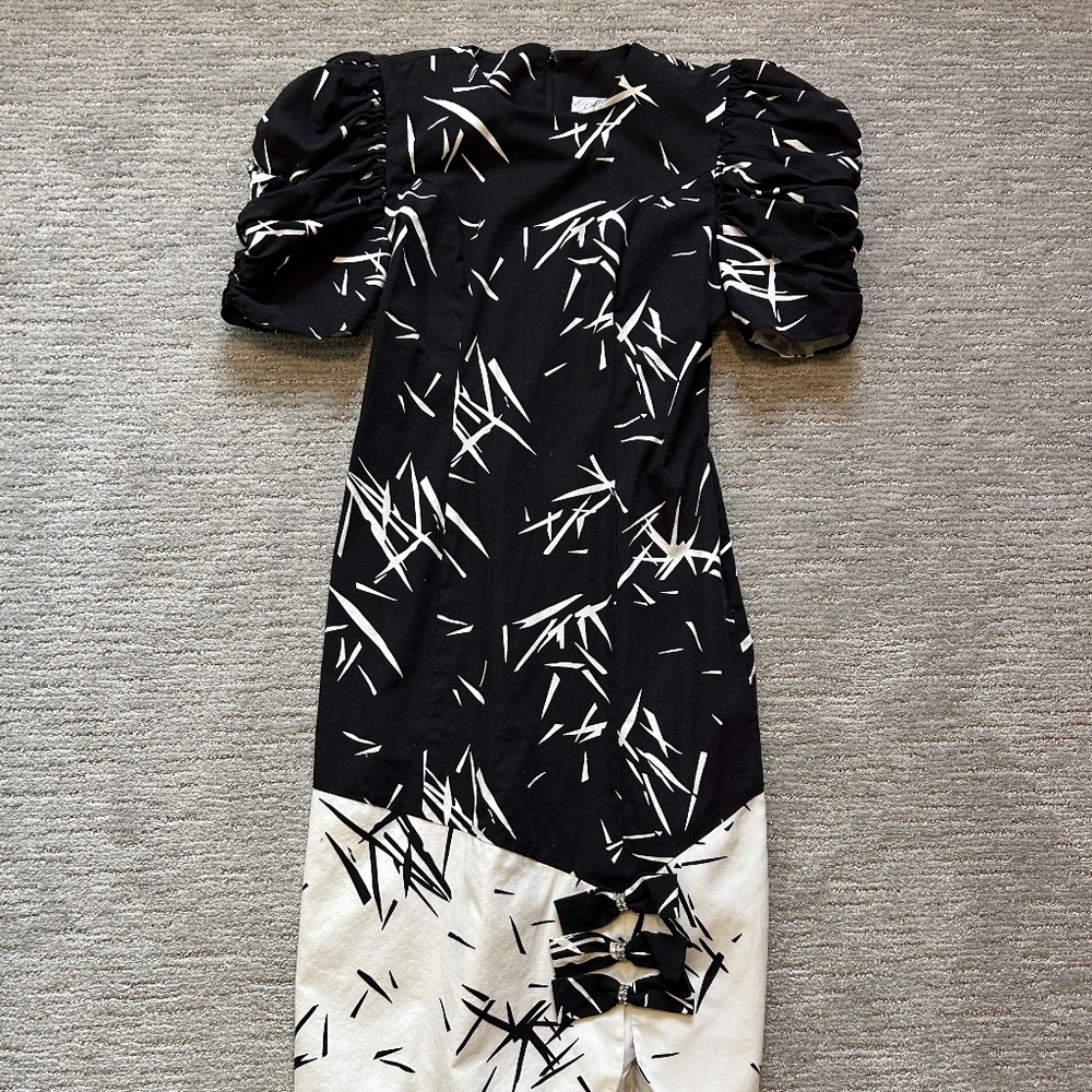 Sylvia’s Dress McAllen Texas Size S-M Black White Below the Knee